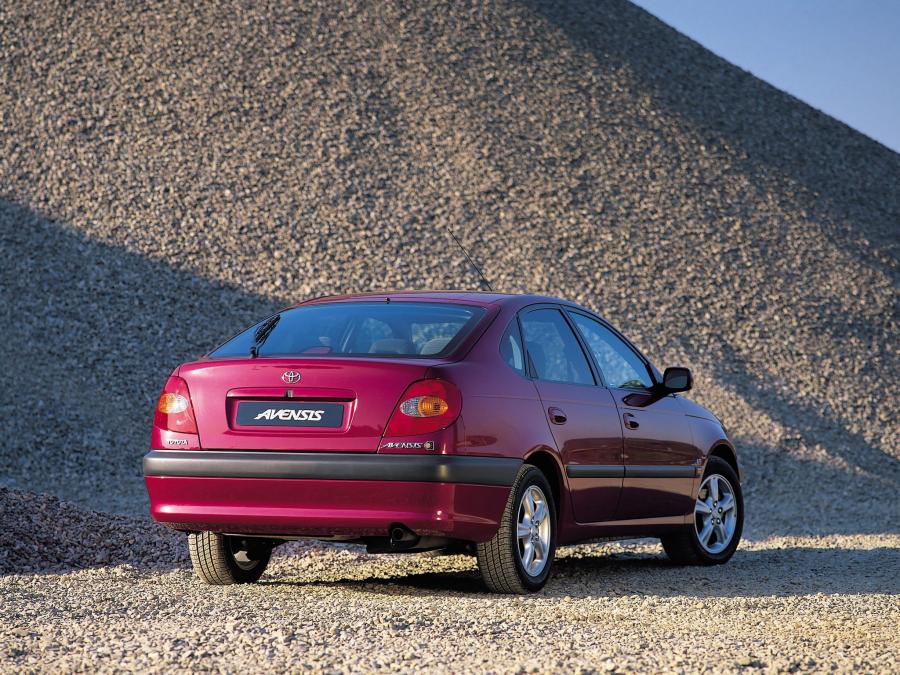  Toyota Avensis Hatchback 1997 года  (фото 4 из 8)